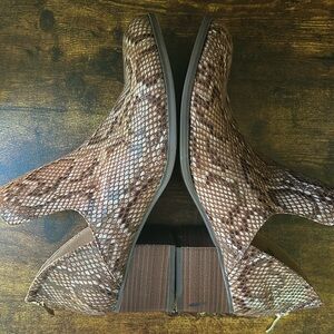 ANDREW GELLER Friona Snakeskin Booties
